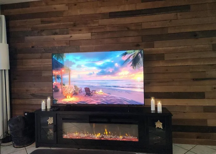 Port Clinton Paradise- Waterfront 2 Bedroom, Pool, Hot Tub, Sauna, Fire Pit